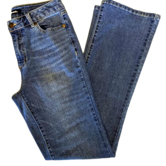 D. Jeans medium blue wash baby Bootcut, mid rise, no distressing, size 6 - Picture 1 of 7